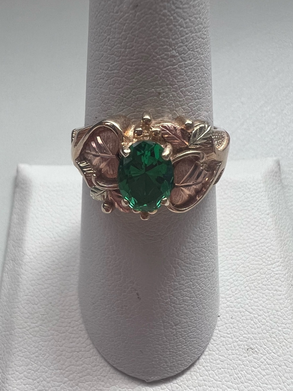 Vintage Coleman C.Co 10K Black Hills Gold Green Gemstone Ring Size 8